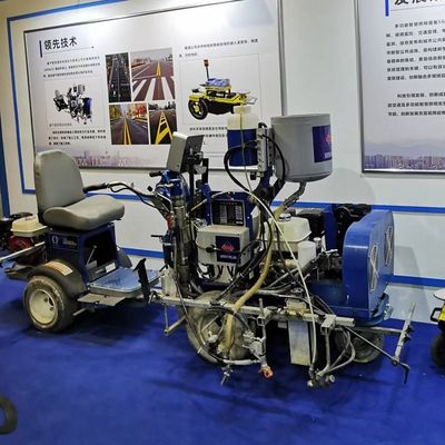 Máquina de marcado de carreteras de dos componentes con conducción hidrostática