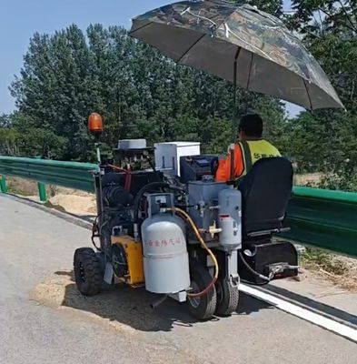 Triciclo de marcado de línea de carretera termoplástico con sistema de calefacción de aceite de conducción