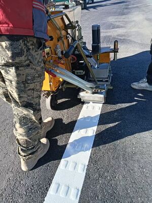 Dos componentes 2K Línea elevada / perfiles de línea máquina de marcado de carretera